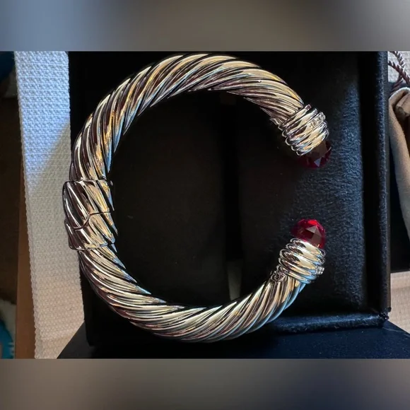 Silver cable bracelet with jewel and diamond-like detail - Picture 2 of 3